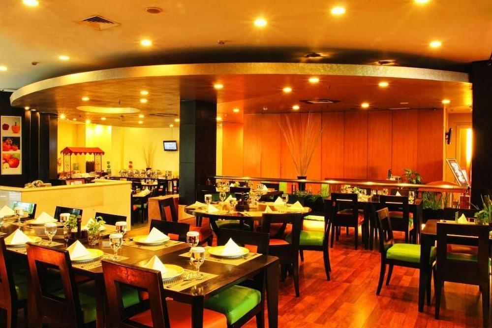 Grand Suka Hotel Pekanbaru Zewnętrze zdjęcie