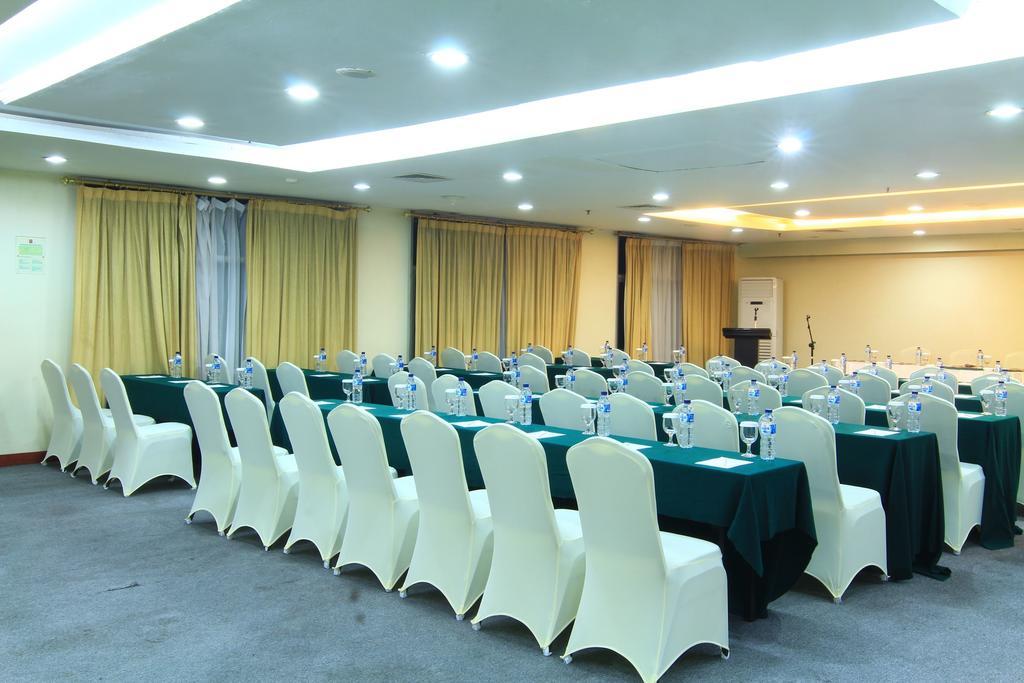 Grand Suka Hotel Pekanbaru Zewnętrze zdjęcie
