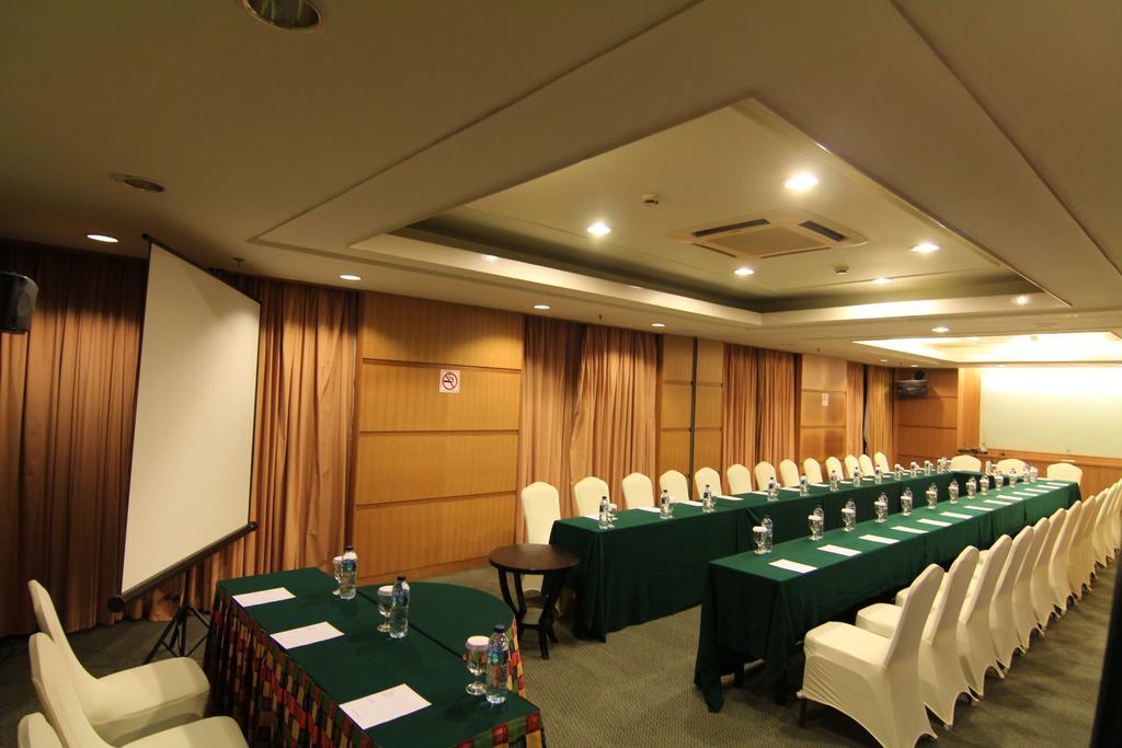 Grand Suka Hotel Pekanbaru Zewnętrze zdjęcie