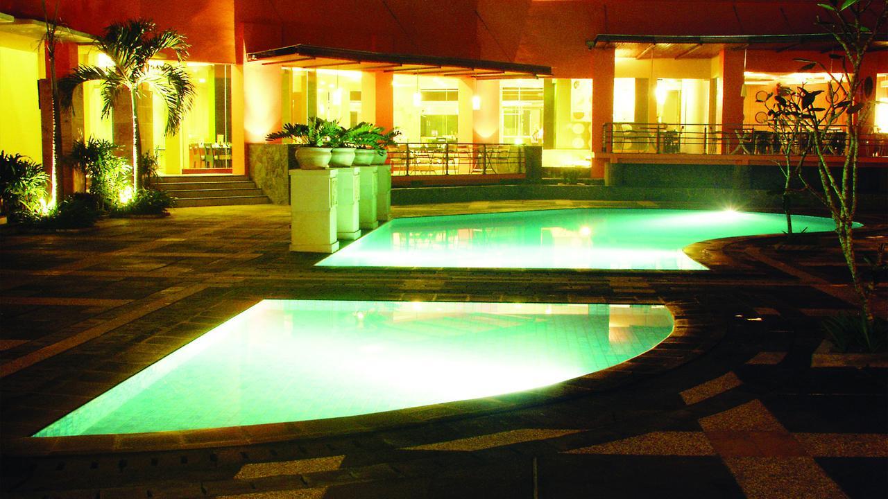 Grand Suka Hotel Pekanbaru Zewnętrze zdjęcie