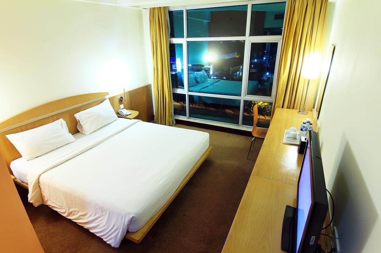 Grand Suka Hotel Pekanbaru Zewnętrze zdjęcie