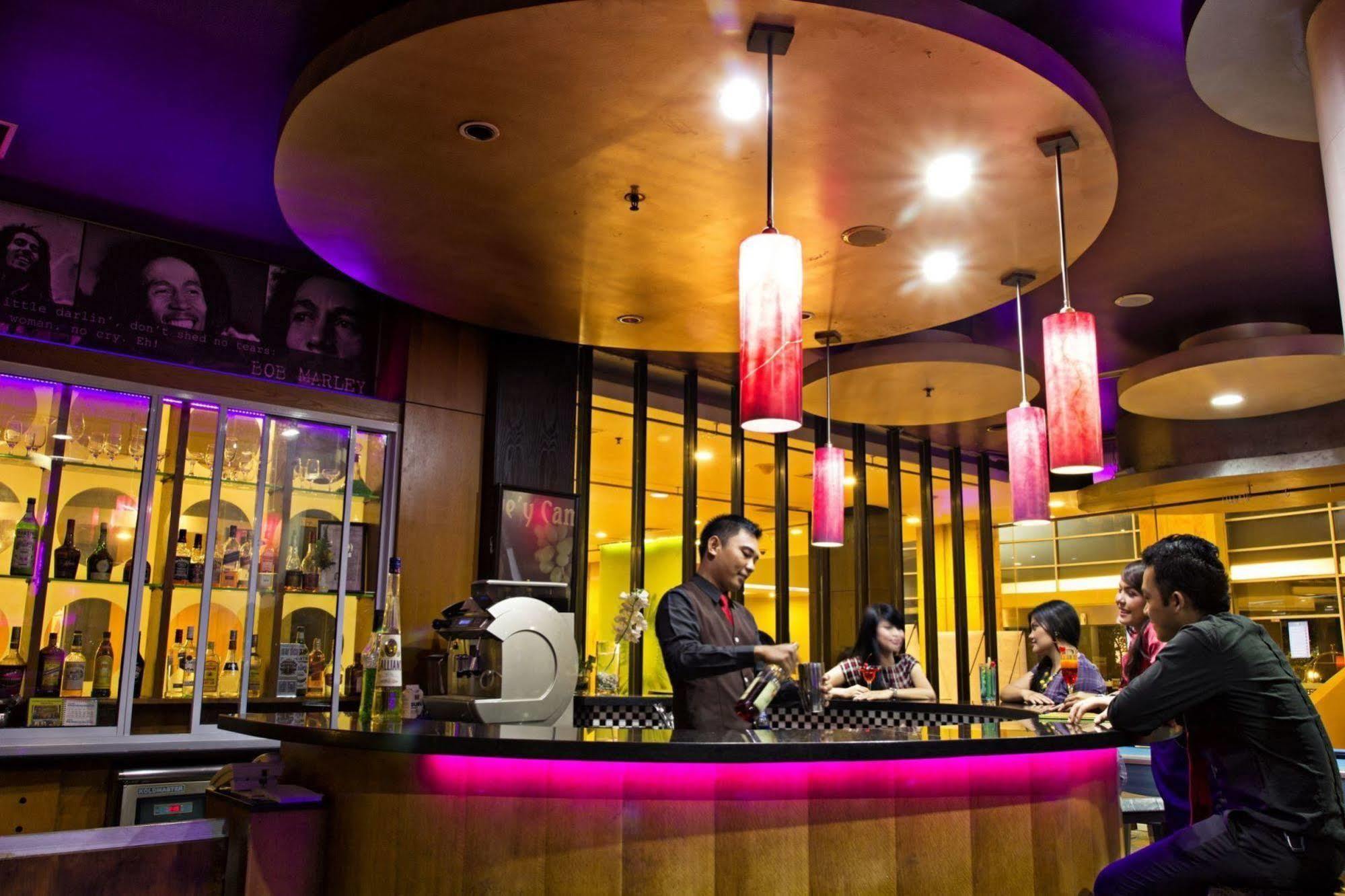 Grand Suka Hotel Pekanbaru Zewnętrze zdjęcie