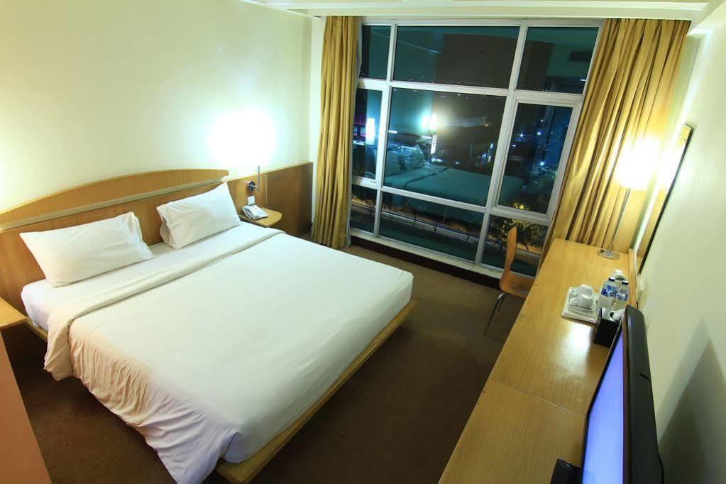 Grand Suka Hotel Pekanbaru Zewnętrze zdjęcie