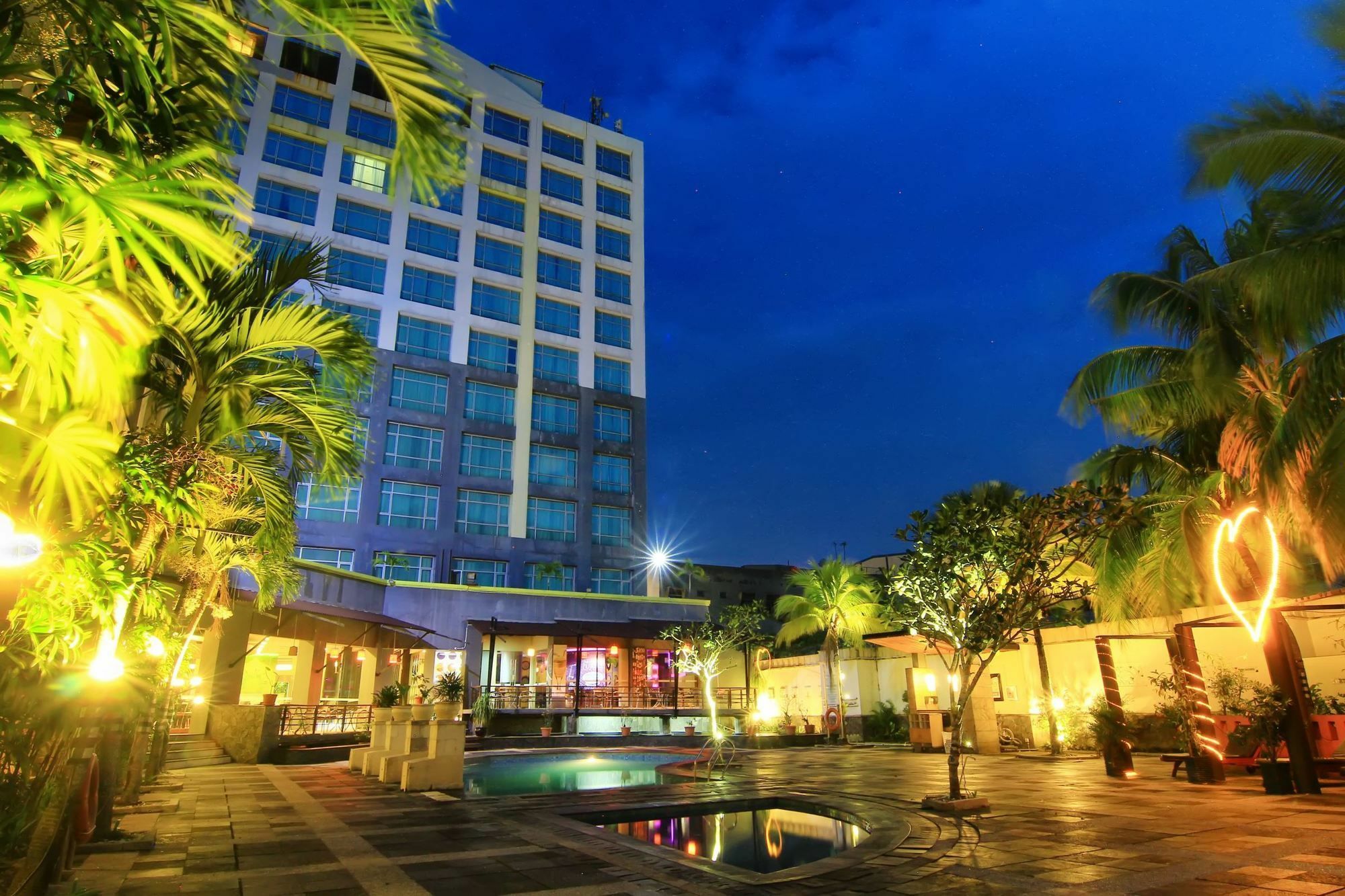 Grand Suka Hotel Pekanbaru Zewnętrze zdjęcie